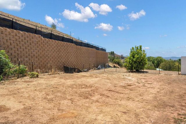 9130 Shadow Hill Road, Santee, CA 92071