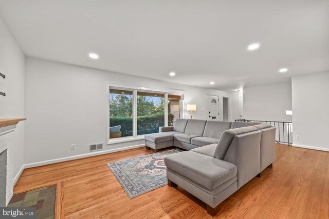 2320 WINDSOR RD, Alexandria, VA 22307