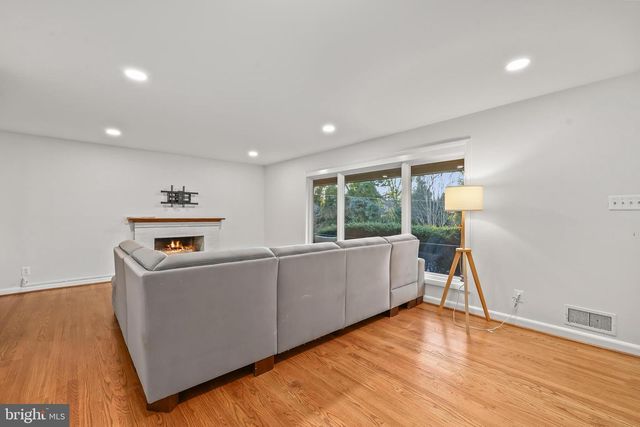 2320 WINDSOR RD, Alexandria, VA 22307