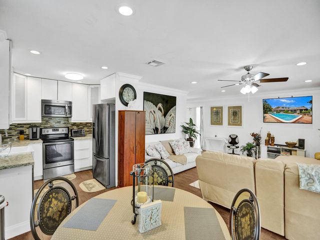 340 Orange Tree Drive 3, Atlantis, FL 33462