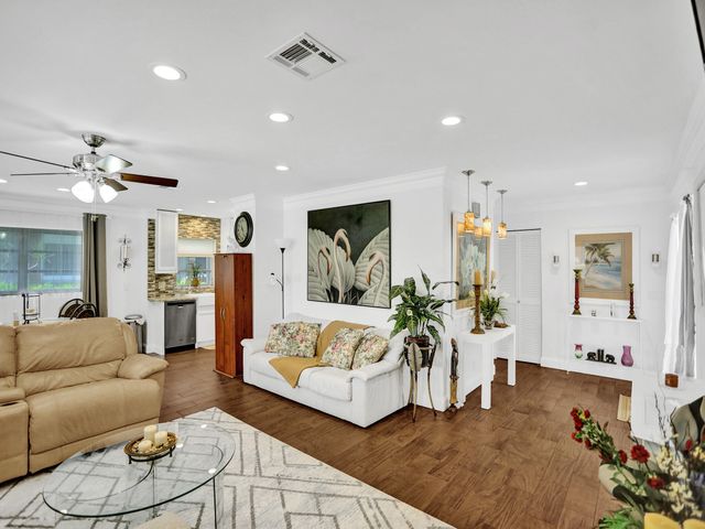 340 Orange Tree Drive 3, Atlantis, FL 33462