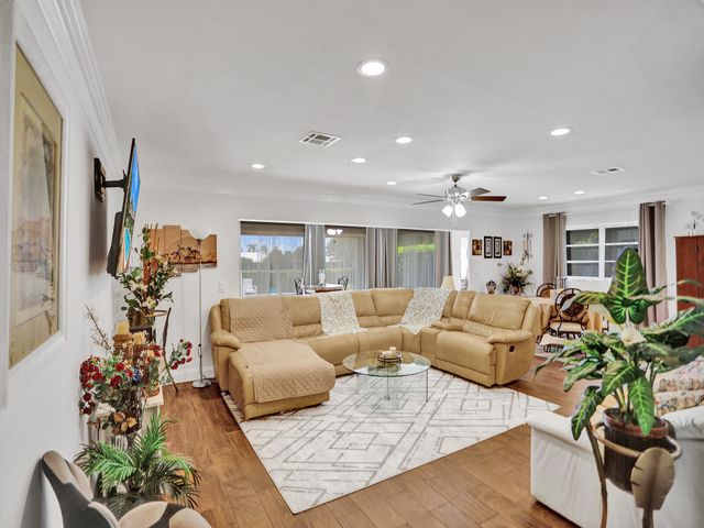 340 Orange Tree Drive 3, Atlantis, FL 33462