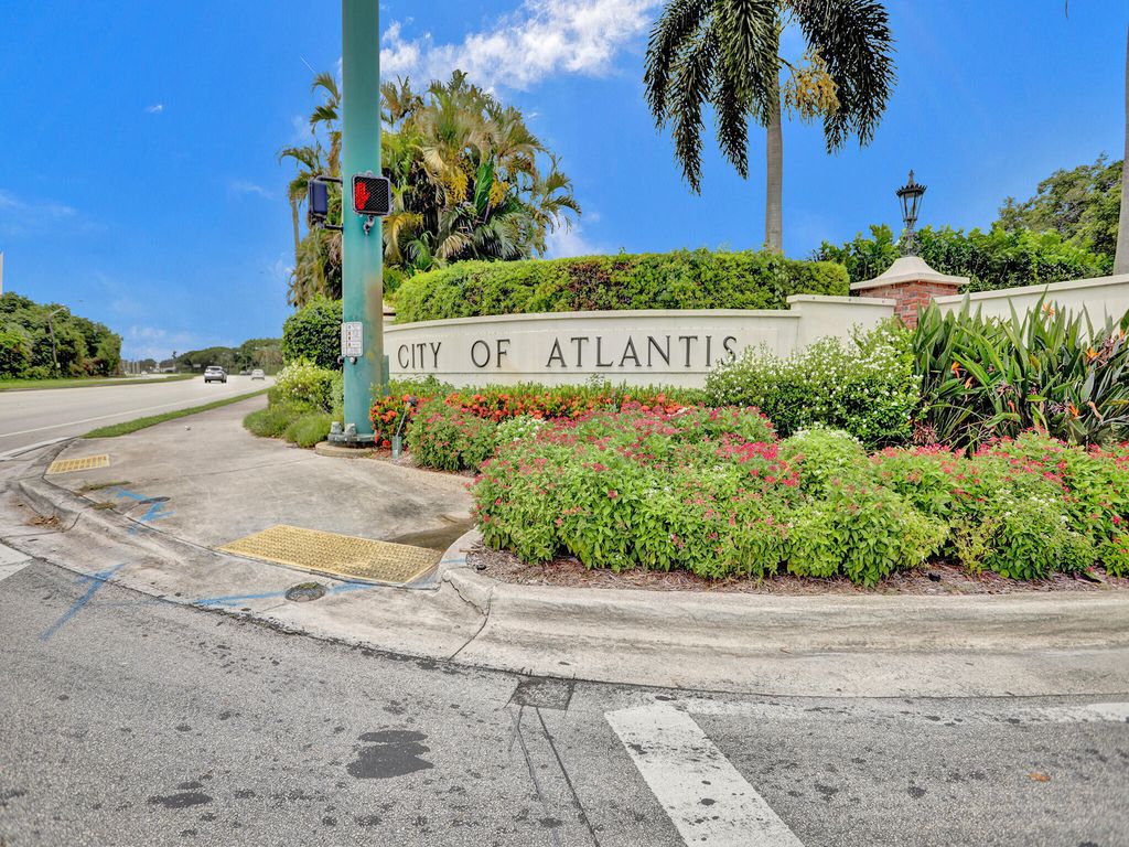 340 Orange Tree Drive 3, Atlantis, FL 33462