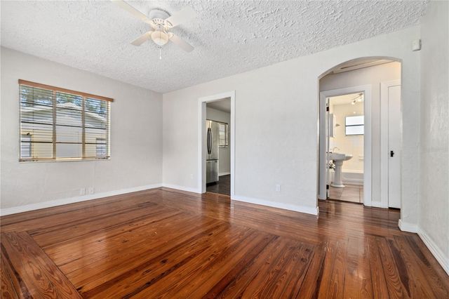 1418 E POWHATAN AVENUE, Tampa, FL 33604
