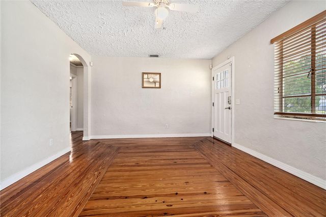 1418 E POWHATAN AVENUE, Tampa, FL 33604