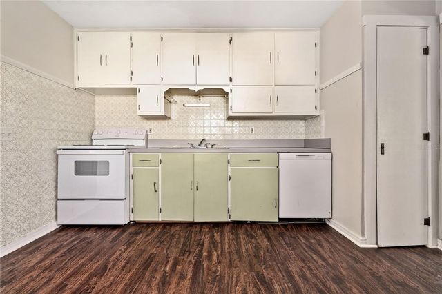 1418 E POWHATAN AVENUE, Tampa, FL 33604