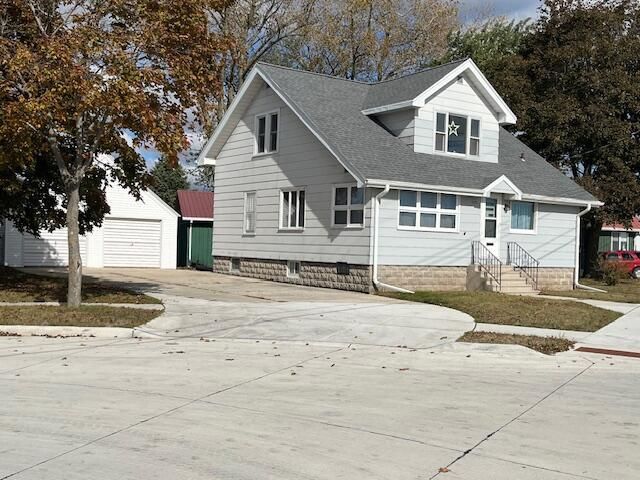 2152 Roosevelt AVENUE, Two Rivers, WI 54241