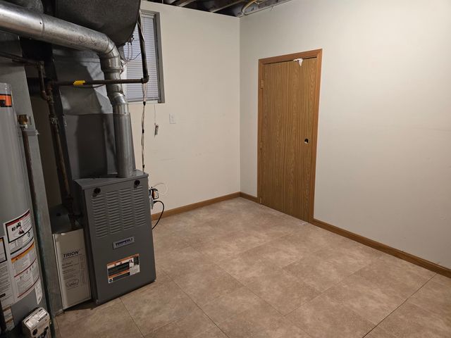 915 9th St NW, Minot, ND 58703