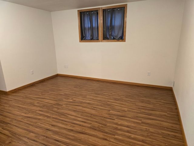 915 9th St NW, Minot, ND 58703