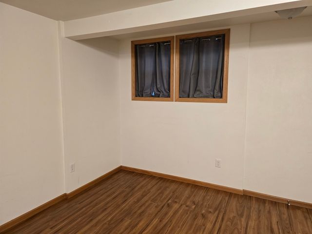 915 9th St NW, Minot, ND 58703