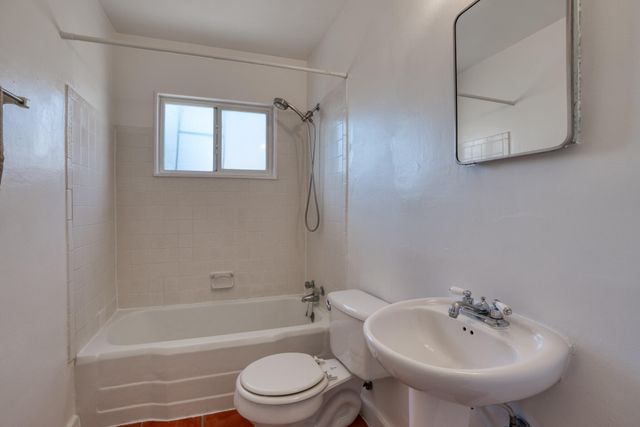 2724 Graceland Drive NE, Albuquerque, NM 87110