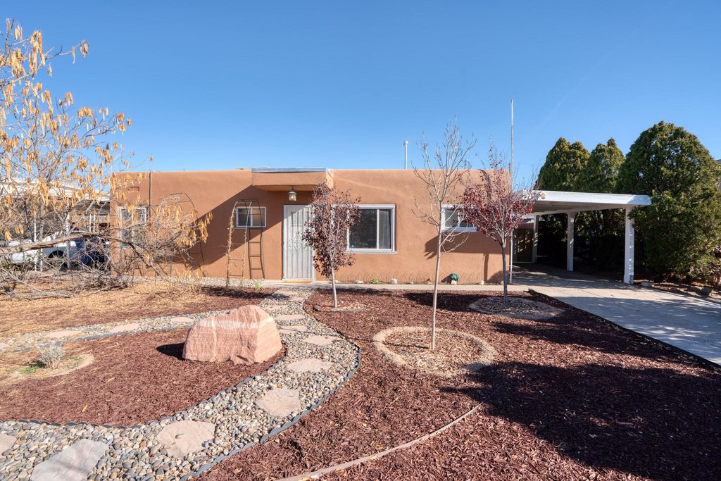 2724 Graceland Drive NE, Albuquerque, NM 87110