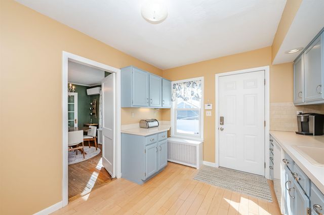 44 N Adams Street, Manchester, NH 03104