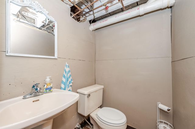 44 N Adams Street, Manchester, NH 03104