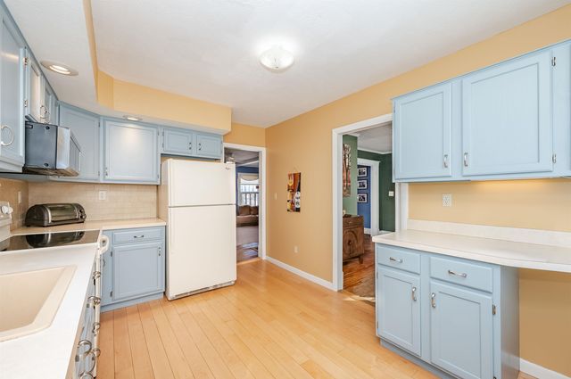 44 N Adams Street, Manchester, NH 03104