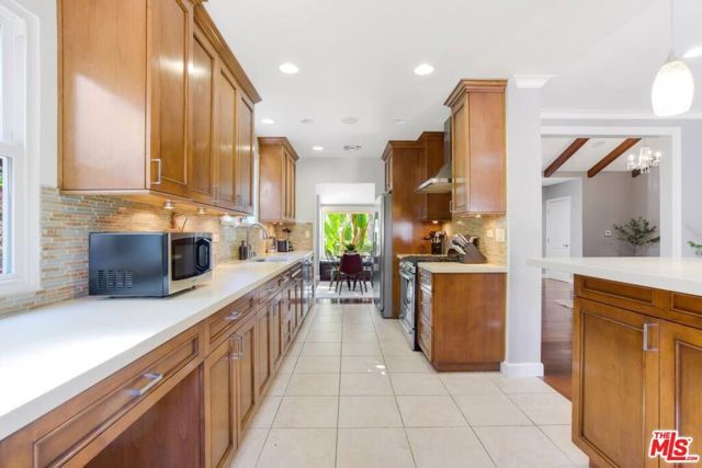 4240 Matilija Avenue, Sherman Oaks, CA 91423