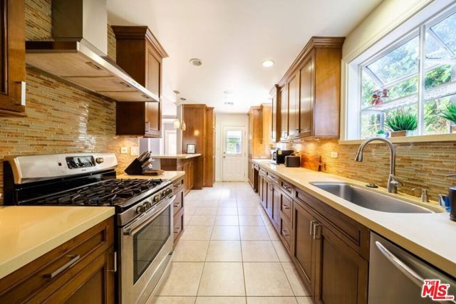 4240 Matilija Avenue, Sherman Oaks, CA 91423