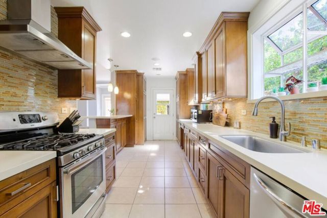 4240 Matilija Avenue, Sherman Oaks, CA 91423