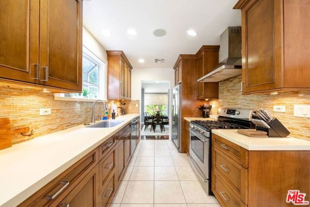 4240 Matilija Avenue, Sherman Oaks, CA 91423
