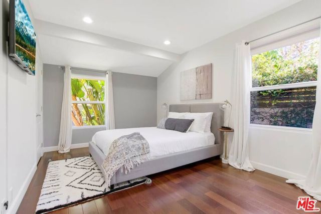 4240 Matilija Avenue, Sherman Oaks, CA 91423