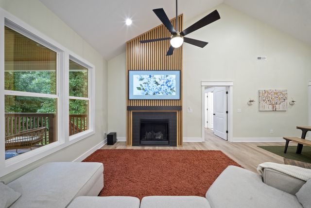 212 Cherokee Dr, White Bluff, TN 37187