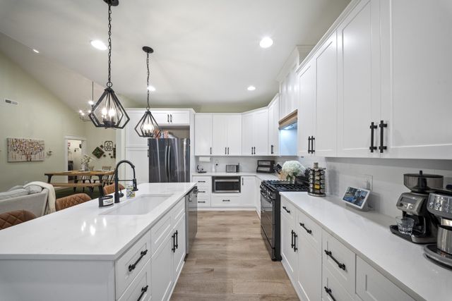 212 Cherokee Dr, White Bluff, TN 37187