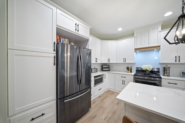 212 Cherokee Dr, White Bluff, TN 37187