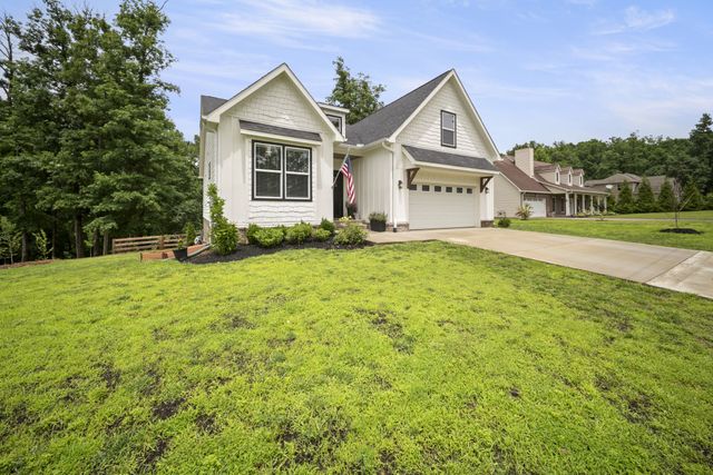 212 Cherokee Dr, White Bluff, TN 37187