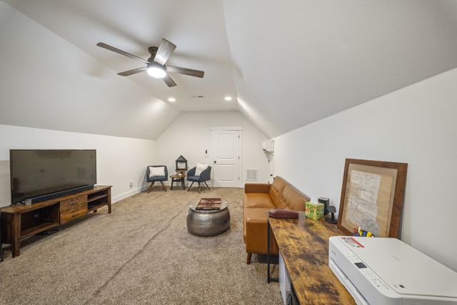 212 Cherokee Dr, White Bluff, TN 37187