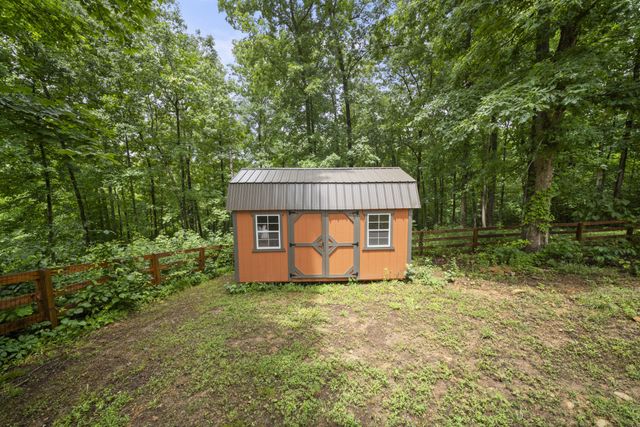 212 Cherokee Dr, White Bluff, TN 37187