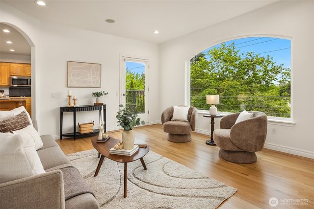 9021 Sand Point Way NE, Seattle, WA 98115