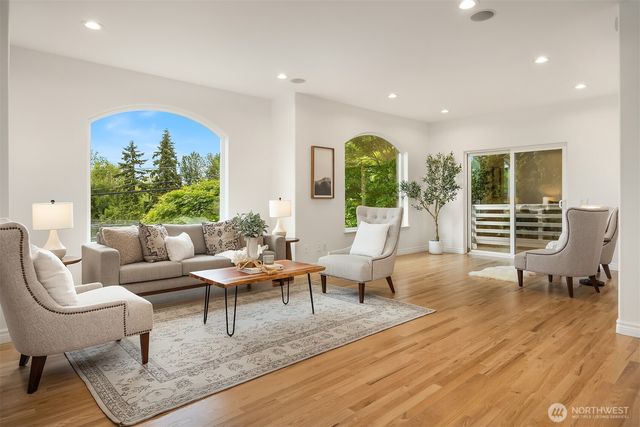 9021 Sand Point Way NE, Seattle, WA 98115