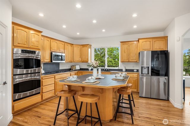 9021 Sand Point Way NE, Seattle, WA 98115