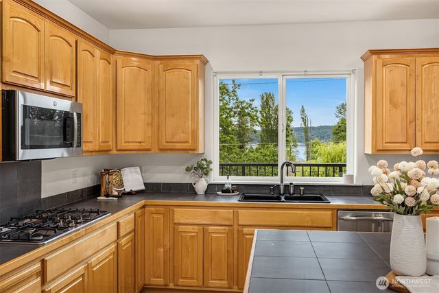 9021 Sand Point Way NE, Seattle, WA 98115