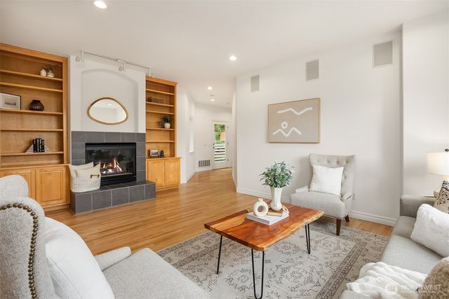 9021 Sand Point Way NE, Seattle, WA 98115