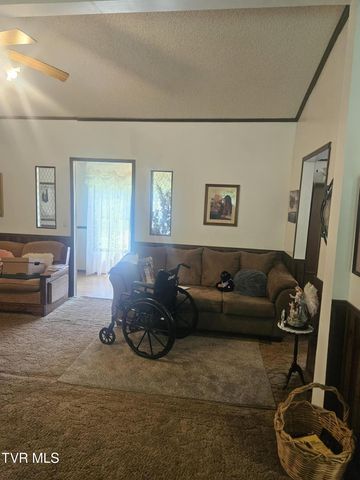 3665 Reeds Valley Road, Castlewood, VA 24224