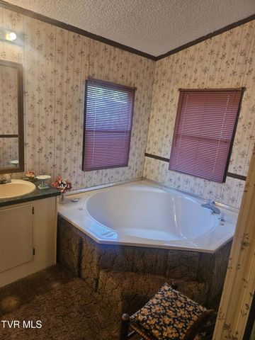 3665 Reeds Valley Road, Castlewood, VA 24224