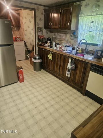 3665 Reeds Valley Road, Castlewood, VA 24224