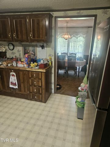3665 Reeds Valley Road, Castlewood, VA 24224