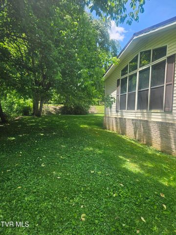 3665 Reeds Valley Road, Castlewood, VA 24224