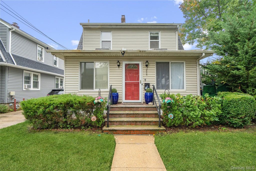 224 Bryant Avenue, Floral Park, NY 11001