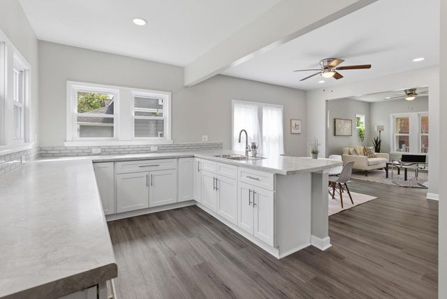 6818 Maple TERRACE, Wauwatosa, WI 53213