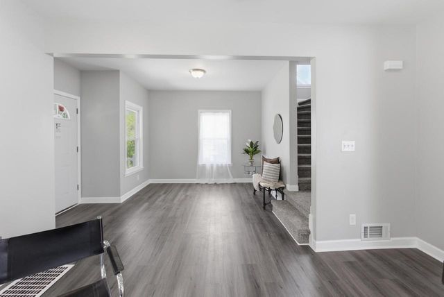 6818 Maple TERRACE, Wauwatosa, WI 53213