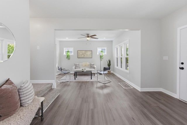 6818 Maple TERRACE, Wauwatosa, WI 53213