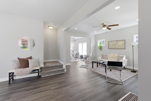6818 Maple TERRACE, Wauwatosa, WI 53213