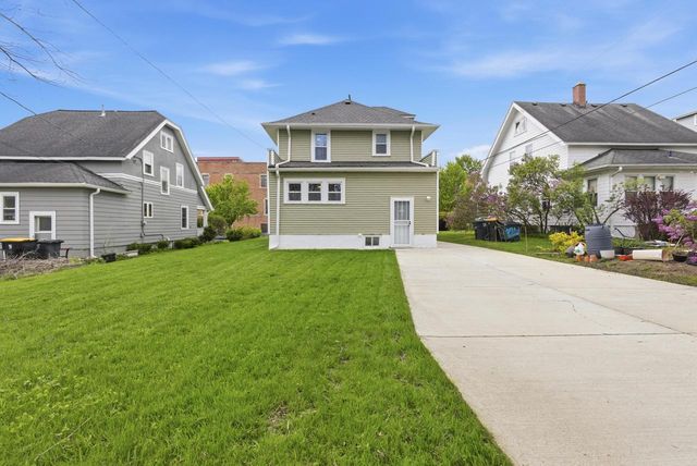 6818 Maple TERRACE, Wauwatosa, WI 53213
