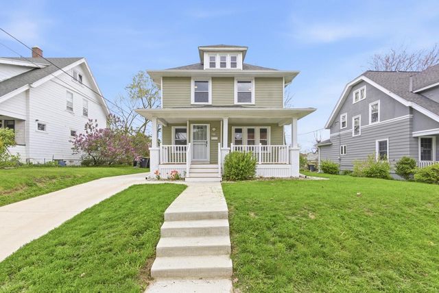 6818 Maple TERRACE, Wauwatosa, WI 53213