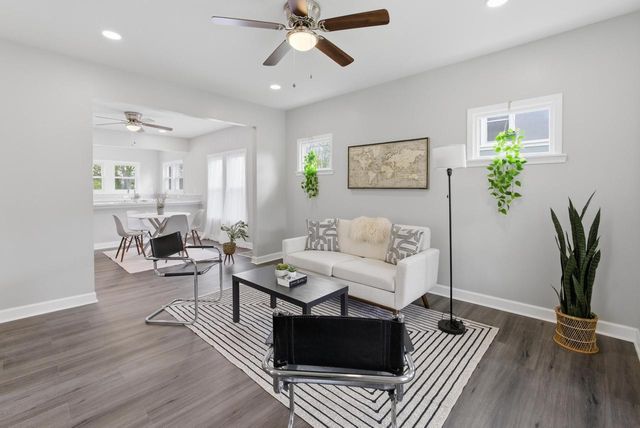 6818 Maple TERRACE, Wauwatosa, WI 53213