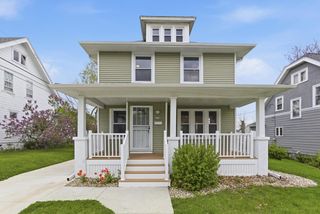 6818 Maple TERRACE, Wauwatosa, WI 53213