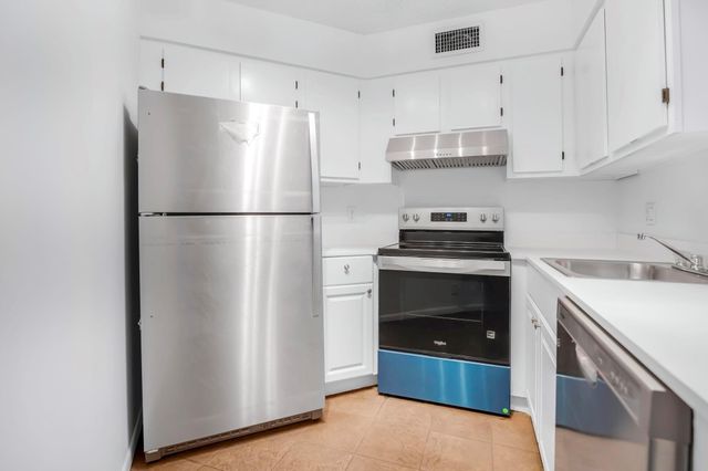 210 Lake Pointe Drive 103, Oakland Park, FL 33309